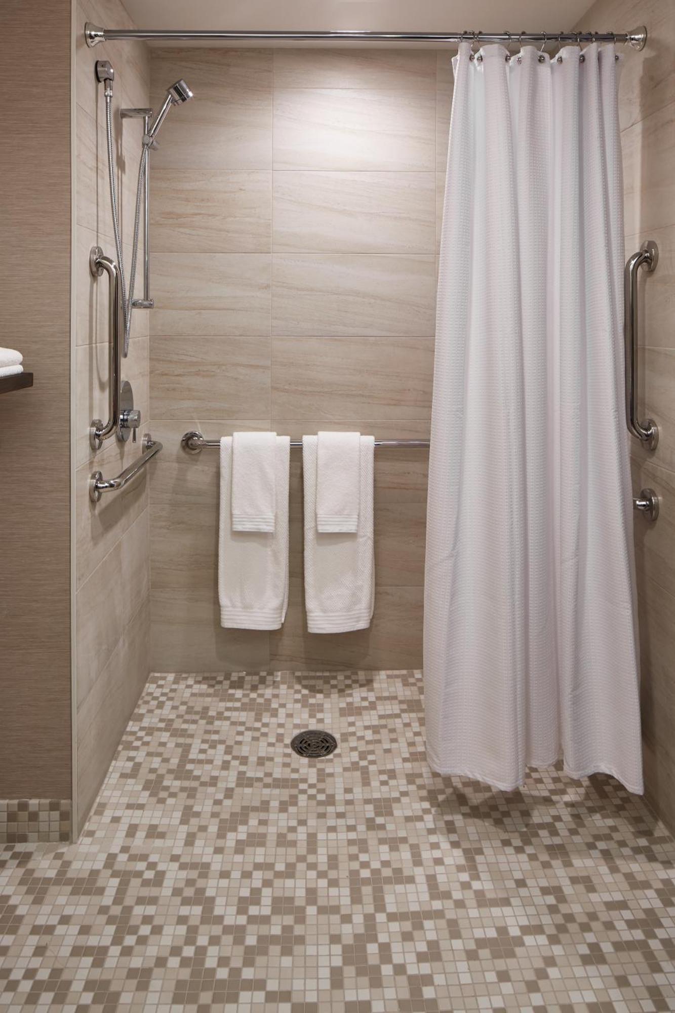 The Del Monte Lodge Renaissance Rochester Hotel & Spa Εξωτερικό φωτογραφία