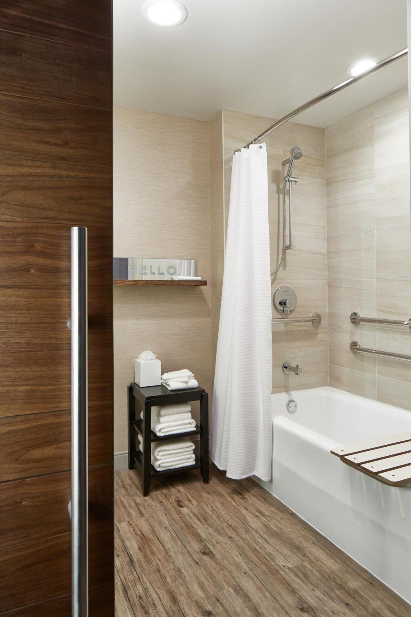 The Del Monte Lodge Renaissance Rochester Hotel & Spa Εξωτερικό φωτογραφία