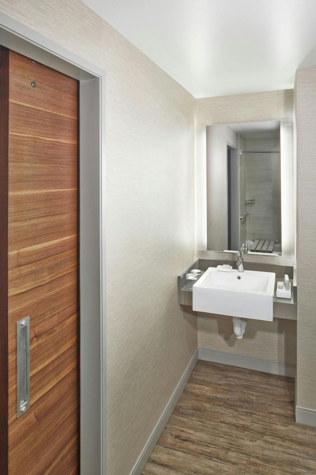 The Del Monte Lodge Renaissance Rochester Hotel & Spa Εξωτερικό φωτογραφία