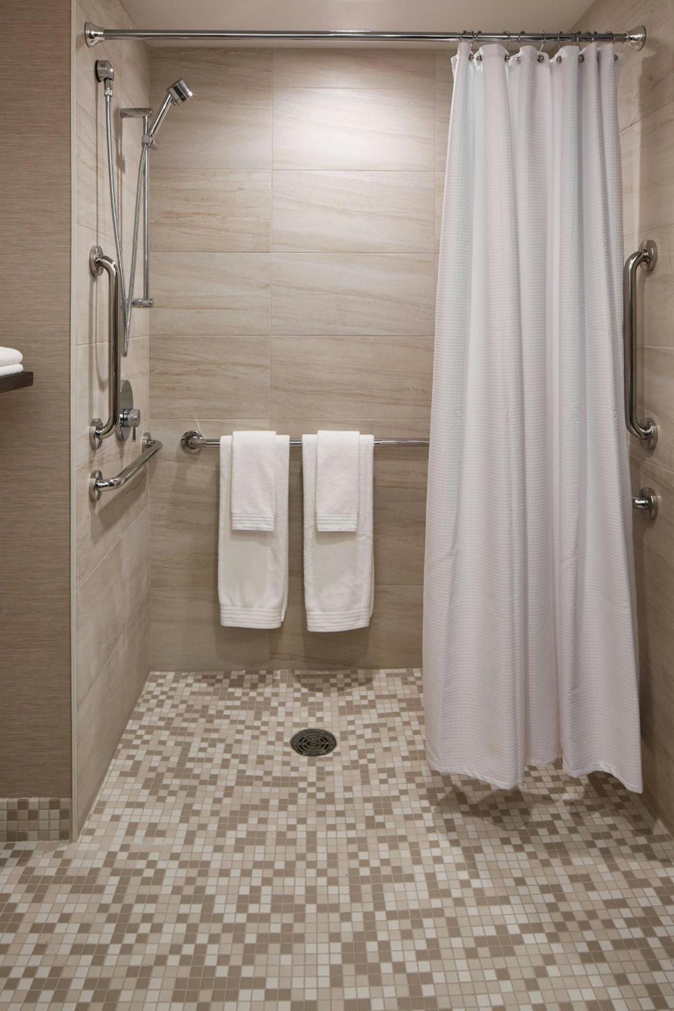 The Del Monte Lodge Renaissance Rochester Hotel & Spa Εξωτερικό φωτογραφία