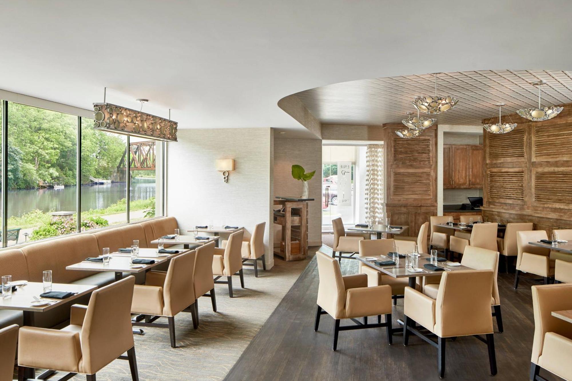 The Del Monte Lodge Renaissance Rochester Hotel & Spa Εξωτερικό φωτογραφία