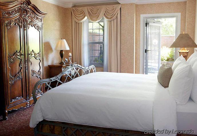 The Del Monte Lodge Renaissance Rochester Hotel & Spa Εξωτερικό φωτογραφία